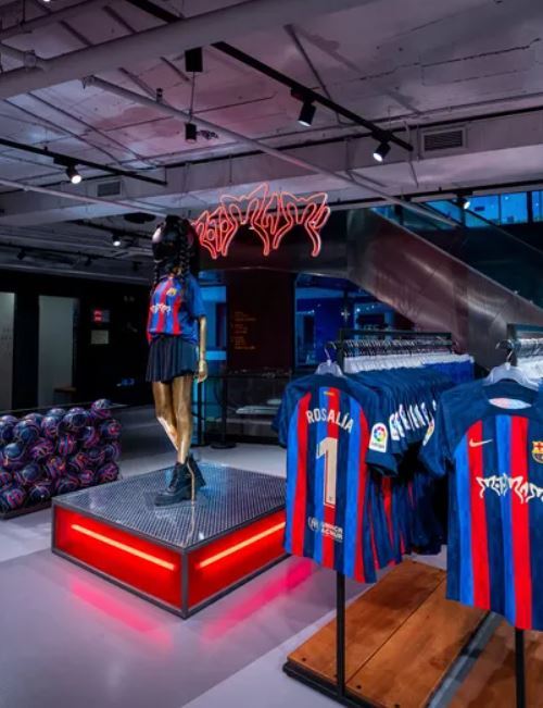 La maglia di Rosalia allo store